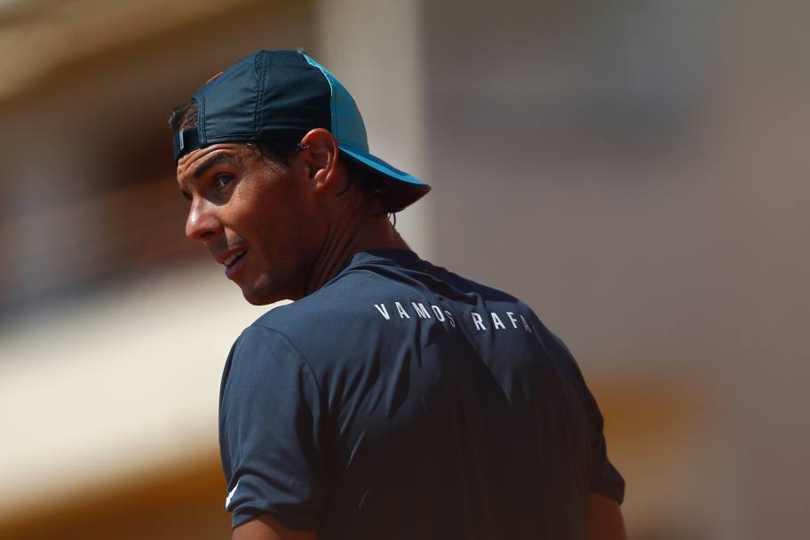 Rafael Nadal, in allenamento, sembra perplesso (Getty Images)